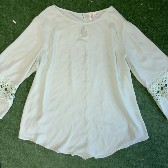 Women’s blouse - Picture 2 of 6